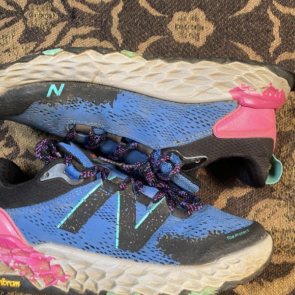 New Balance Women's Hierro V5 WTHIERC5 Cobalt/Poison Berry Hiking Shoes Size 8.5 - Picture 2 of 12